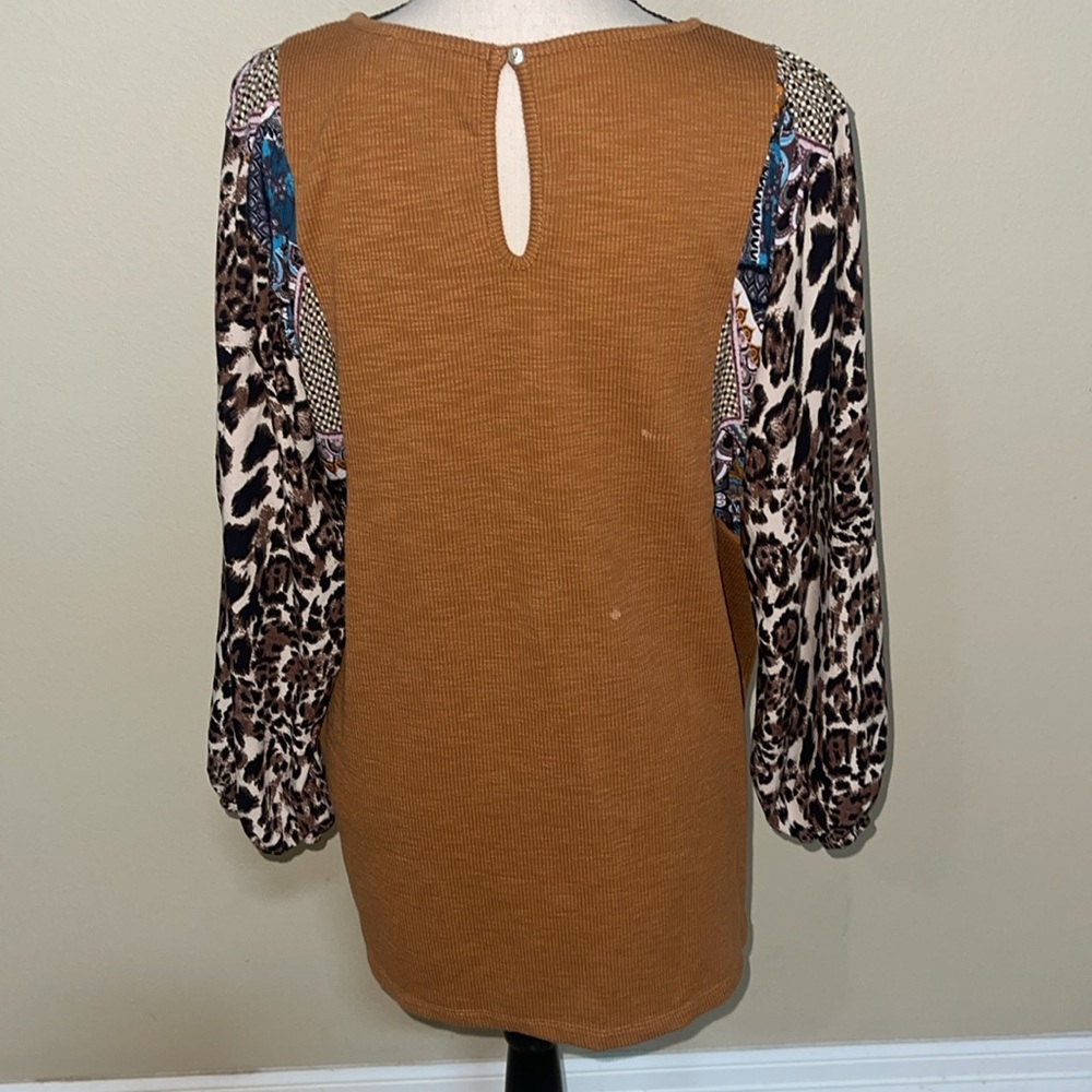 GiGio animal print tan lightweight long sleeve sweater - Picture 3 of 4